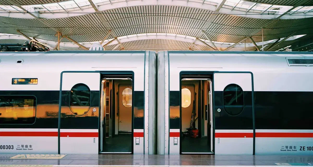 How IoT technology can be used to improve UK public transport